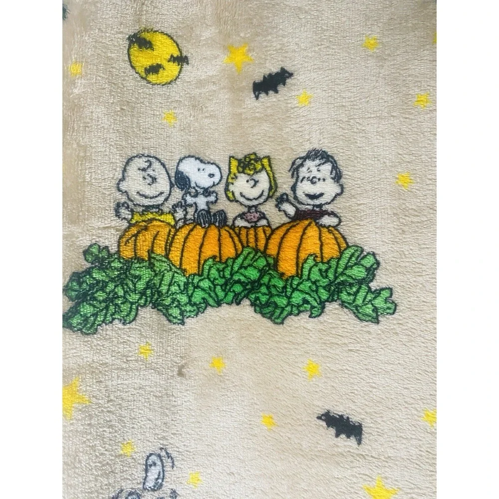 Peanuts Halloween Snoopy Pumpkin Patch VelvetLoft Throw Blanket Berkshire 50x70